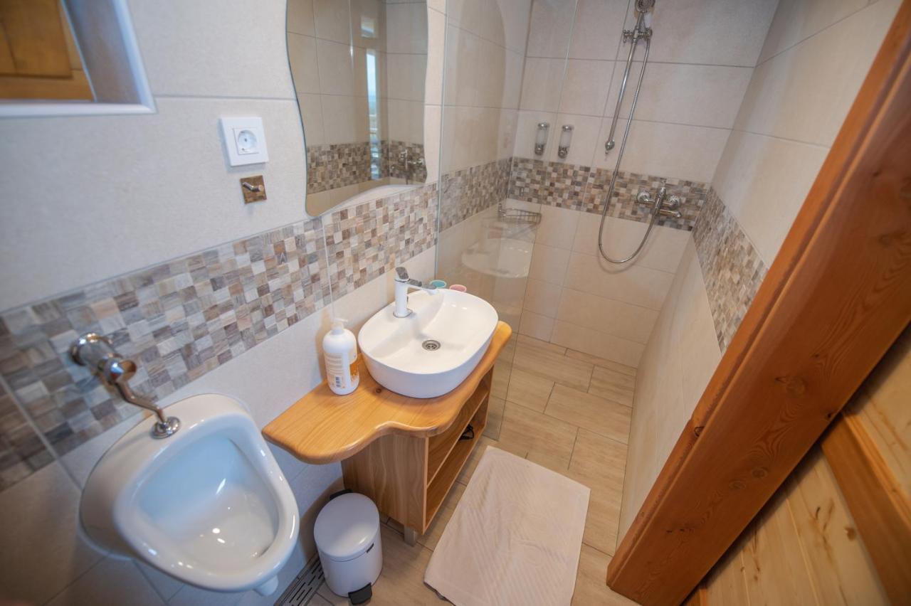 Holiday Home Ernest Zelezni With Hot Tub Ivancna Gorica Bagian luar foto